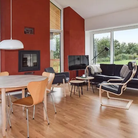 Two-bedroom In Tranekar